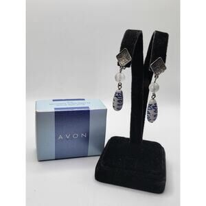Vintage Avon Blue White Porcelain Style Beaded Drop Clip Earrings 1980s